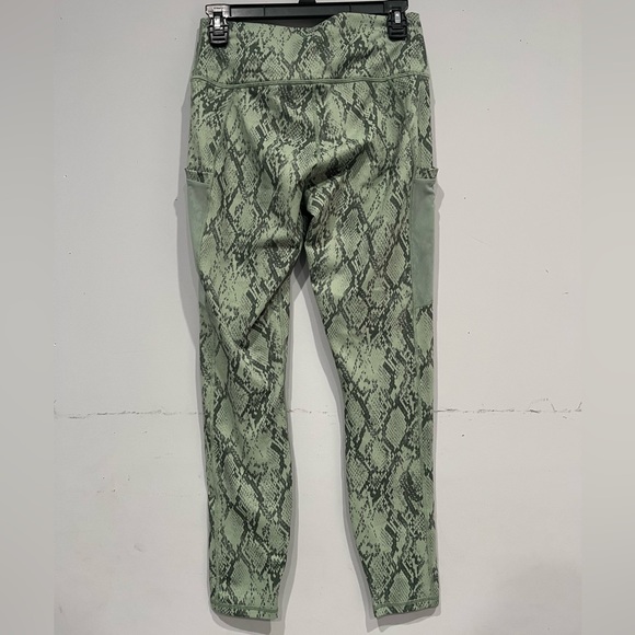 Fabletics On-The-Go PowerHold® High-Waisted Legging - Picture 9 of 9